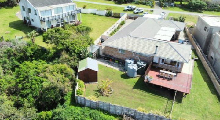 To Let 4 Bedroom Property for Rent in Winterstrand Eastern Cape